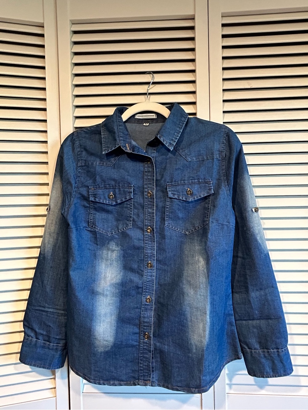 🦅 American Eagle Outfitters Blue Denim Button-Down Shirt